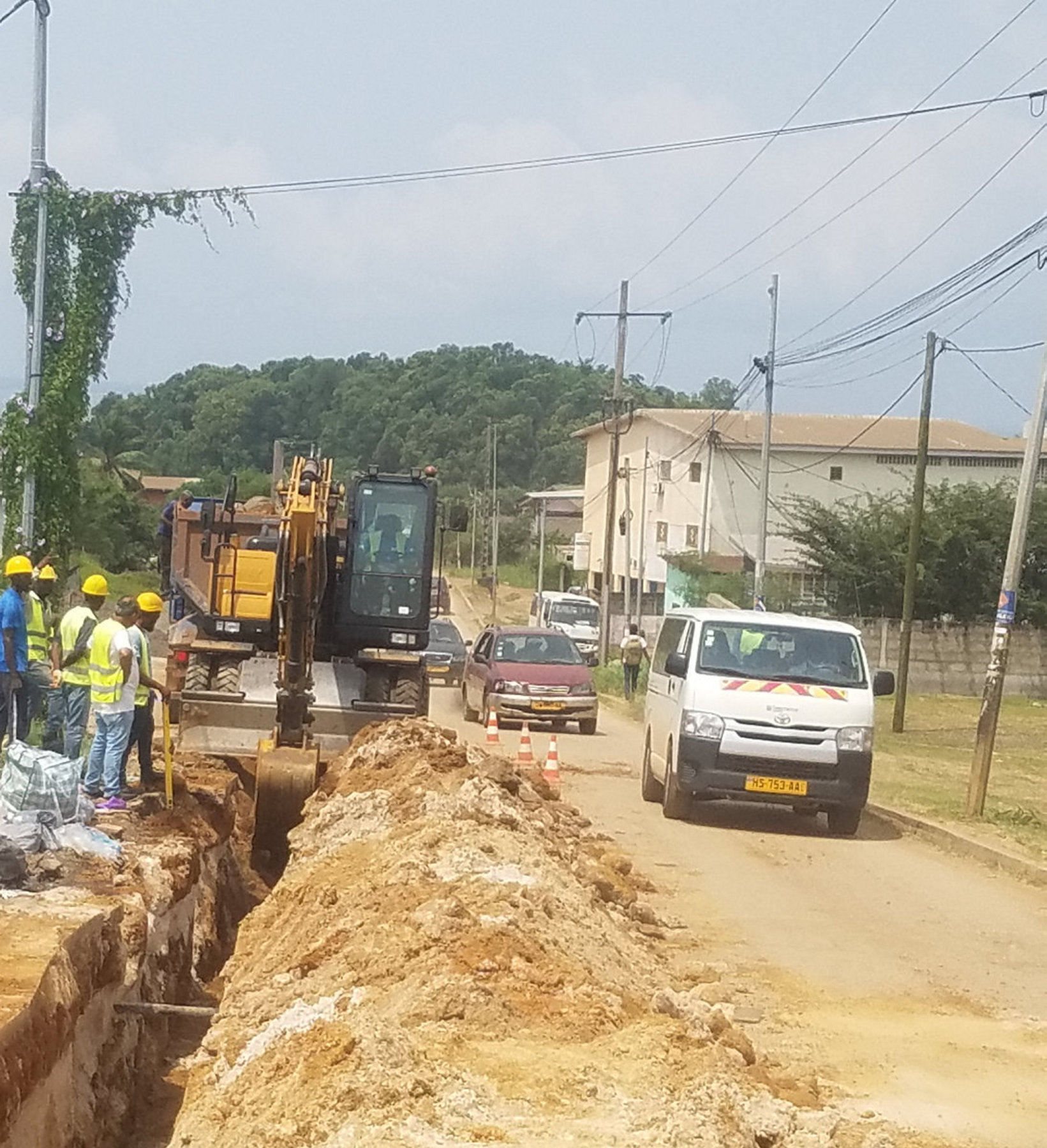 PIAEPAL : pose de conduites d'eau à Alénakiri