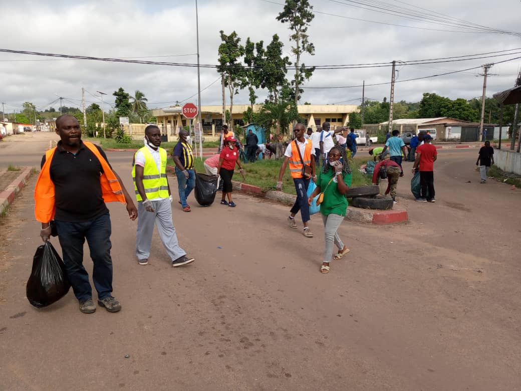 Nettoyage de la ville a Franceville - Gabon