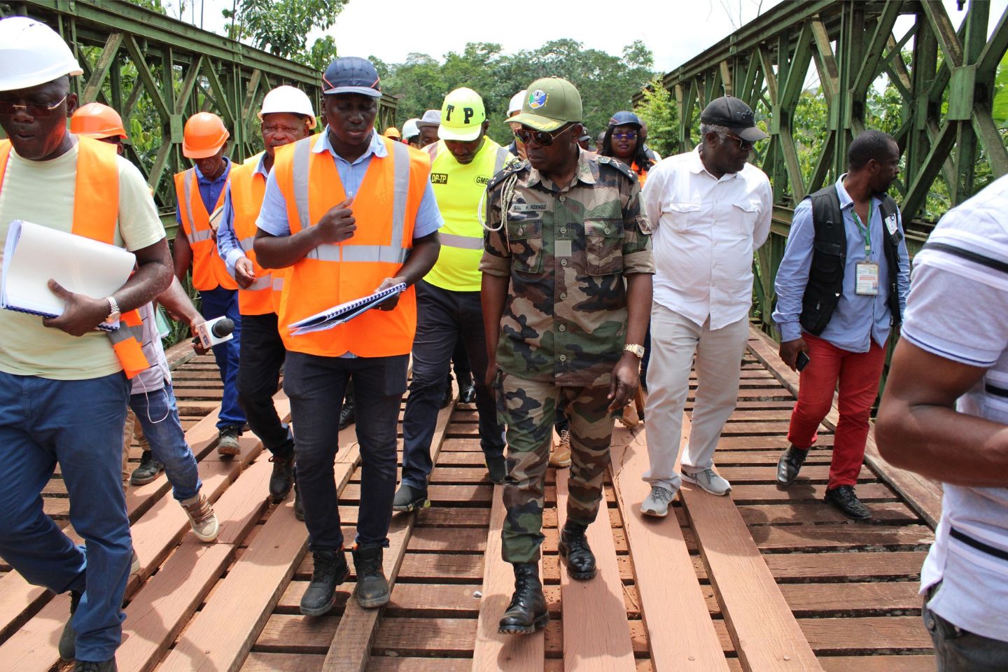 Le ministre des de TP, Flavien Nzengui Nzoundou, sur les chantiers du Septentrion.