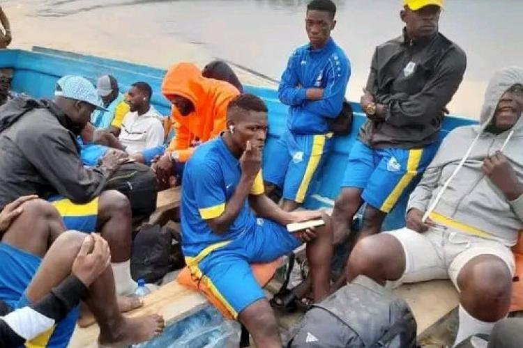 Le Stade Mandji rallie Koula-Moutou via Lambaréné en pirogue et par train