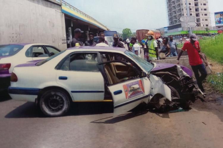 Un taximan fait une crise d'épilepsie au volant de sa voiture