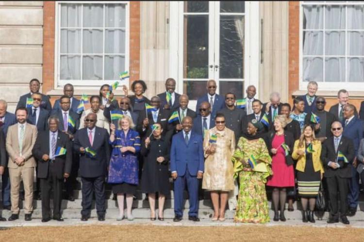 Commonwealth : le drapeau gabonais dans le ciel de Marlborough House 