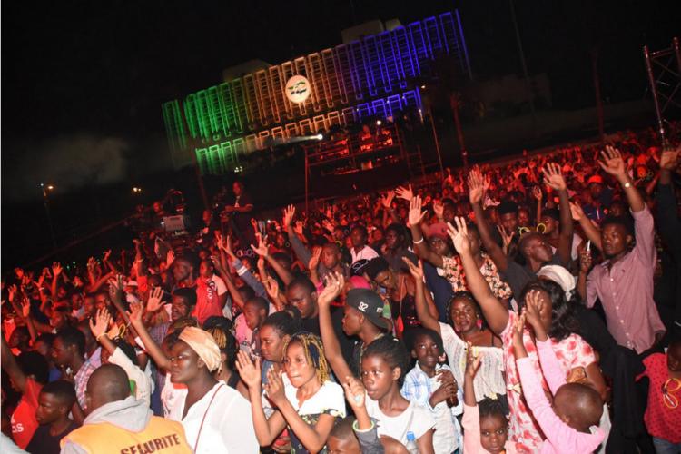 Grand concert de l'indépendance au bord de mer : Les artistes à l'unisson
