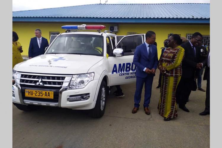 Bienfaisance à Lambaréné : Des dons à l’hôpital régional Georges-Rawiri et à la Direction régionale de santé
