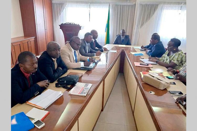 Santé/Dialogue social : Max Limoukou face aux partenaires sociaux