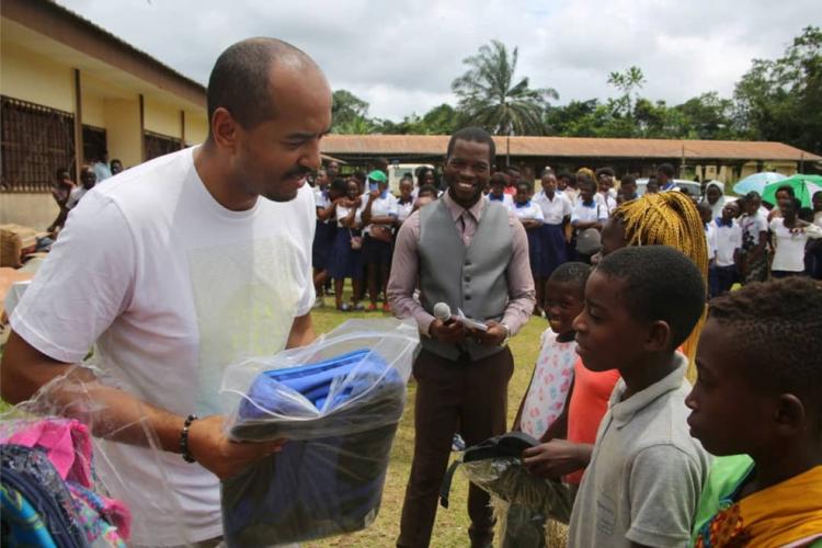 Ogooué-Ivindo/Œuvre de bienfaisance : Plus de 700 kits scolaires complets offerts aux élèves et collégiens
