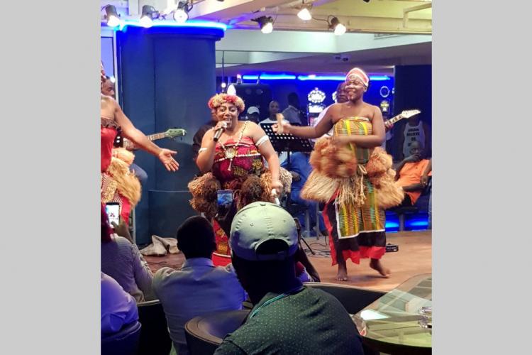 Live : Angèle Assélé au top de son art