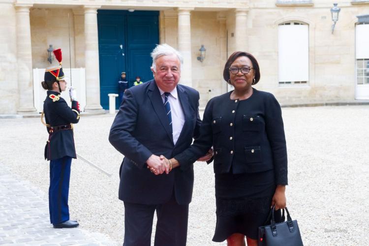 La présidente du Sénat, Paulette Missambo, et son homologue français, Gérard Larcher, lors de leur rencontre.