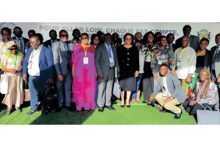 Photo de famille de la sous-commission «Réforme et Organisation de de l’État» au terme de leurs travaux.