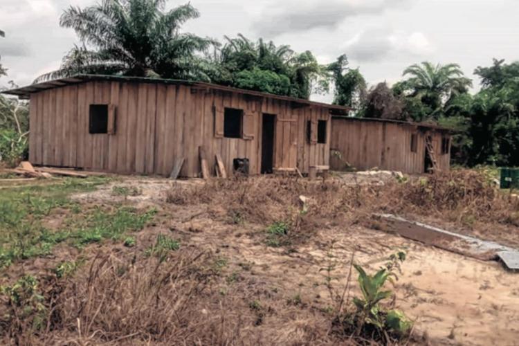 Le premier lot d’une dizaine de maisons en construction à Makok