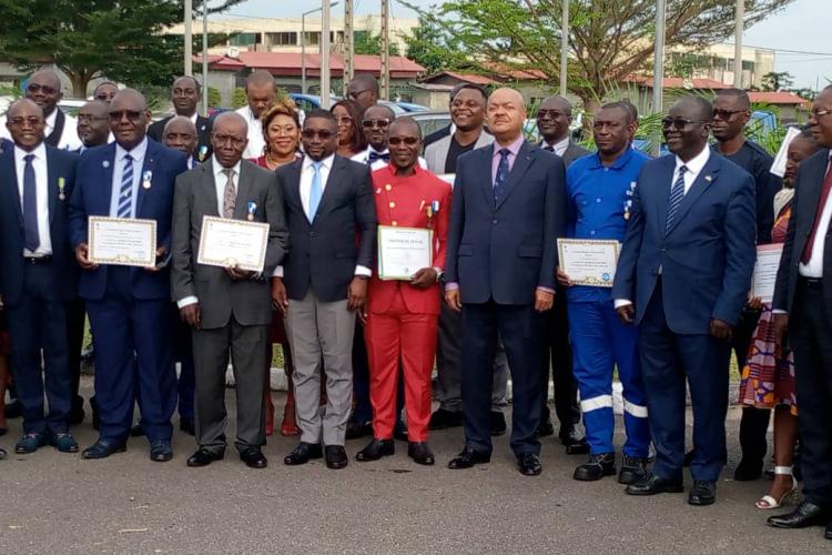 Médaille du travail : 49 salariés de la SEEG honorés à Franceville